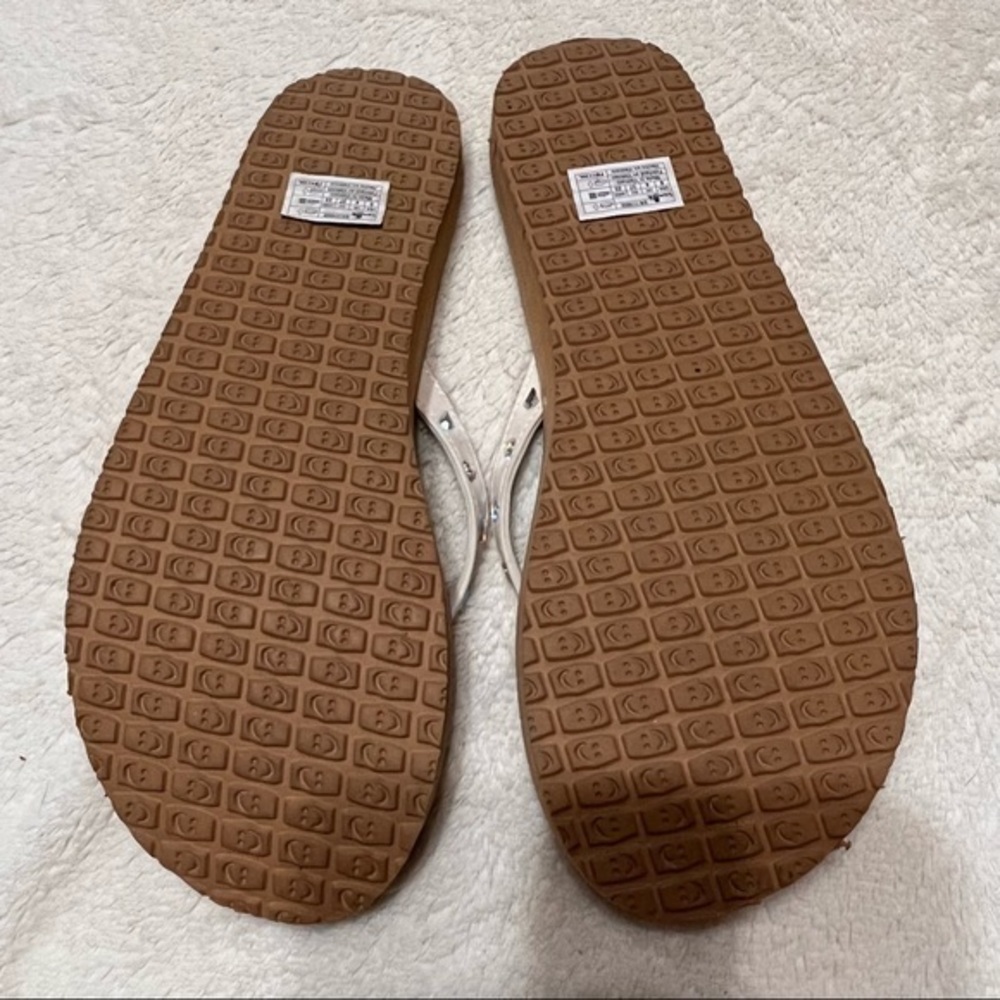 SANUK Women's YOGA JOY Bling Flip Flops 6 - Picture 6 of 8